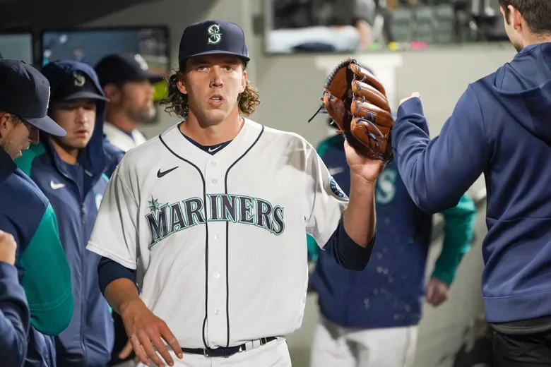 MLB-NEWS: Cincinnati Reds have officially announce the signing of the Seattle Mariners top-class pitchers, as per ESPN, 3-years, $164.7 million, following that……