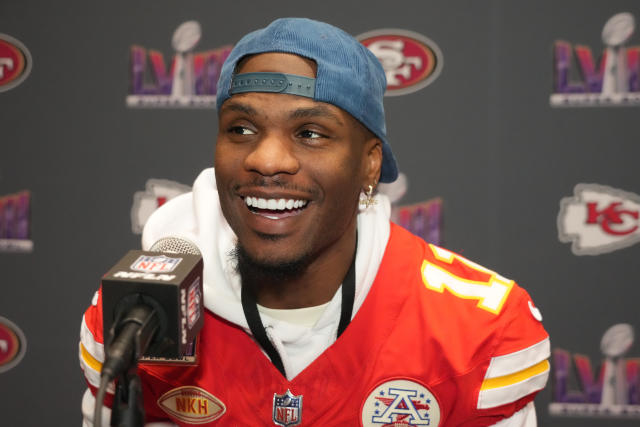 NFL-NEWS: According to ESPN, the New York Jet have officially signed a three-year, $140 million contract with Buffalo Bills star Wild Reciever. following…..
