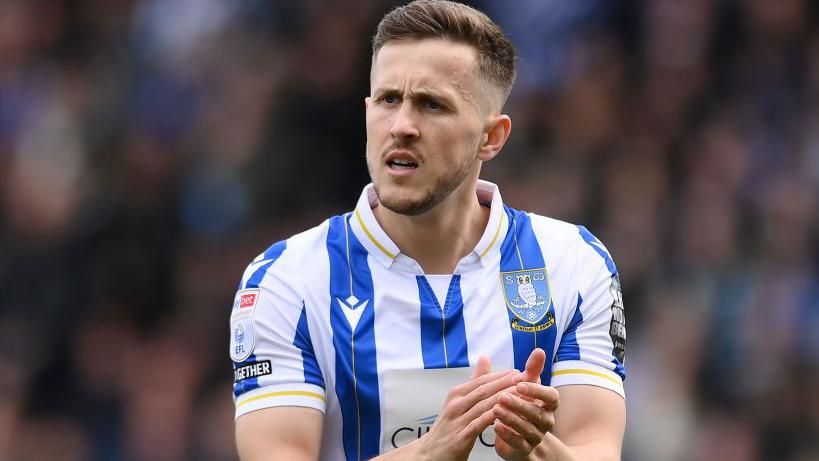 Skysports-News: Sheffield Wednesday’s elite defensive midfield player has officially joined Everton. According to Fabrizio, a three-year, €15.6 million deal was completed, and he will formally join Everton after……