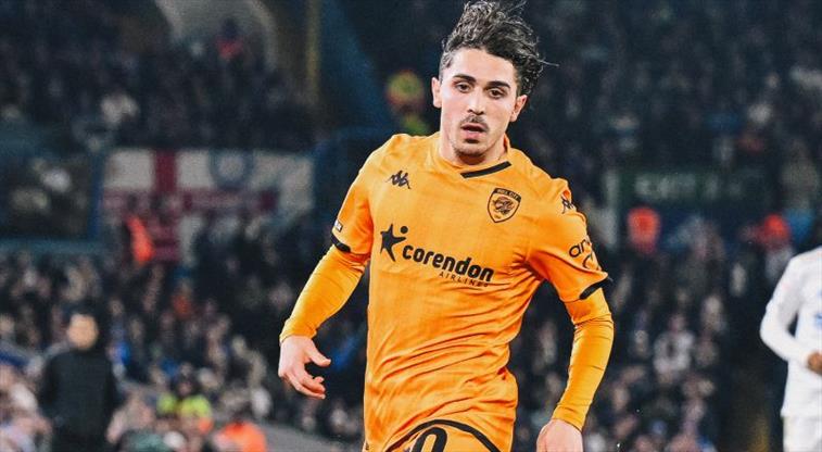 Skysport-News: Hull city elite attacker has been officially signed by Wrexham. According to Fabrizio, a deal of €17.1 million was reached for three years, and the starting attacker will arrive Wrexham. following…..