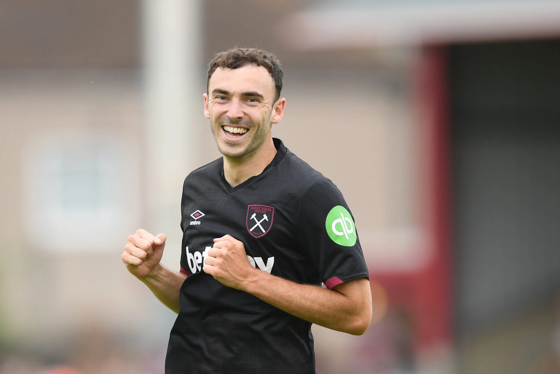 Skysports-news: Following protracted negotiations, Wolverhampton Wanderers have officially agreed with West Ham franchise Central Midfield, as reported by Guillem Balagué, a 4-years €29.3 million contract deal was agreed following…..