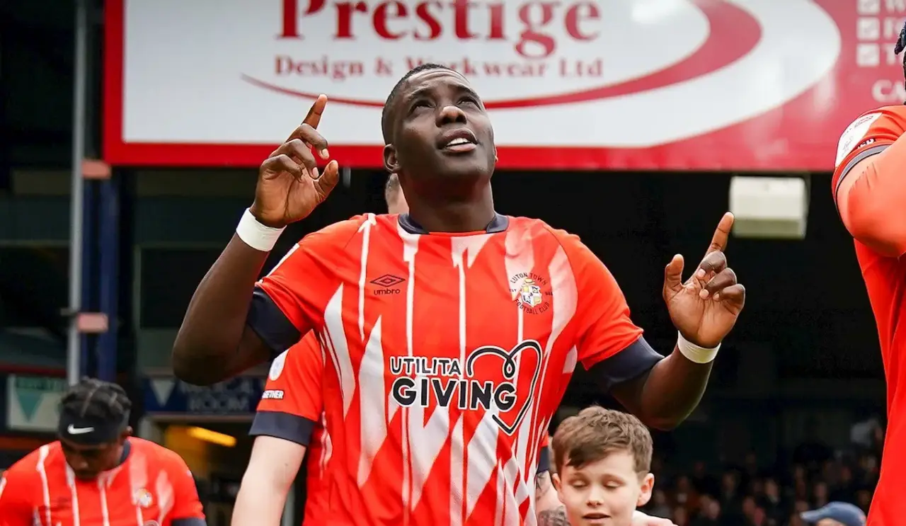 MLB-NEWS: Stoke City have officailly announced the signing of Luton Town franchise Defensive Midfield, as reported by ESPN, the franchise Defensive Midfield officially inked this 3-years, €7.2 million deal with Stoke city after………