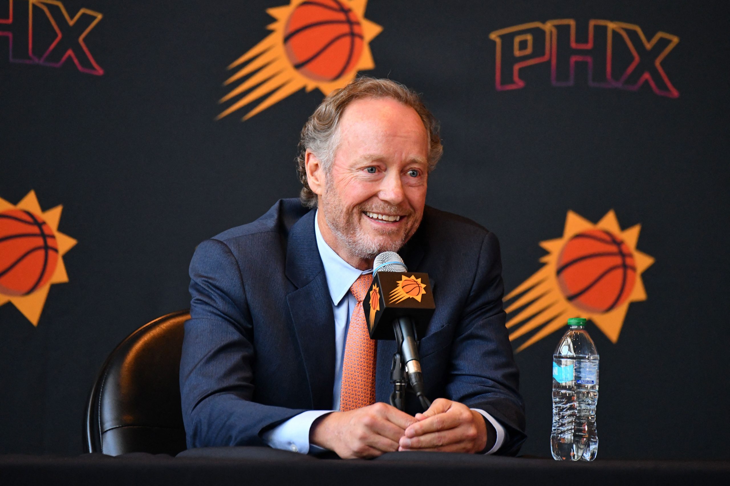 NBA-NEWS: The Phoenix Suns officially announced the signing of point guard, a fan favorite of the Philadelphia 79ers, to a two-year, $55.3 million contract, as ESPN reported. The figure that demonstrates the Suns’ resolve to overcome point guard problems after…