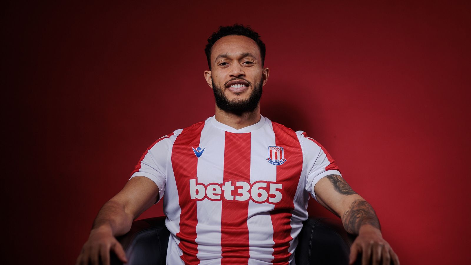 SKYSPORT-NEWS: Stoke city have officially announce the departure of their top class Centre-Forward to the Wrexham. 3-years, €15.6 million was reached, as per Fabrizio Romano, he will arrive Wrexham after…….