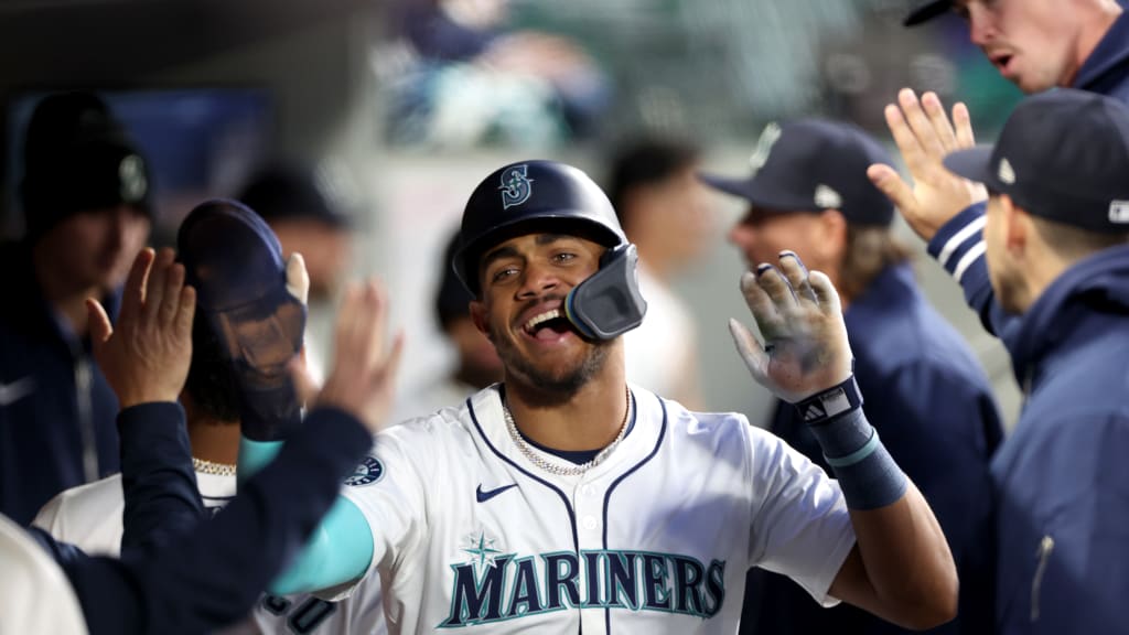 MLB-NEWS: Seattle Mariners All-Star Designated Hitter have officially been traded to Chicago Cubs, as per insider, 3-years $137.3 million deal was agreed but has this to say……