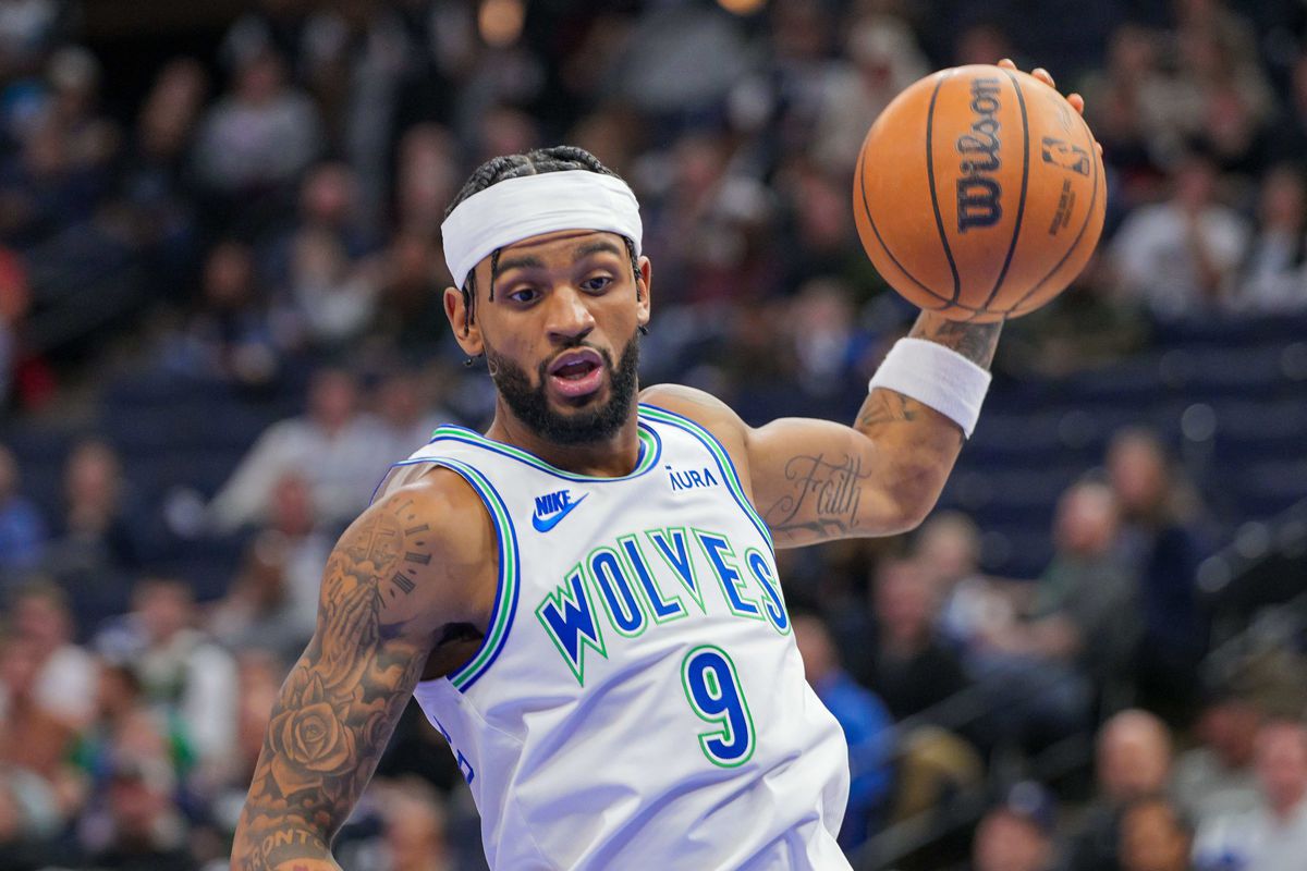 NBA-NEWS: According to ESPN, the Golden State Warriors have officially acquired the star shooting guard from the Minnesota Timberwolves. A three-year, $124.2 million contract was then agreed upon……