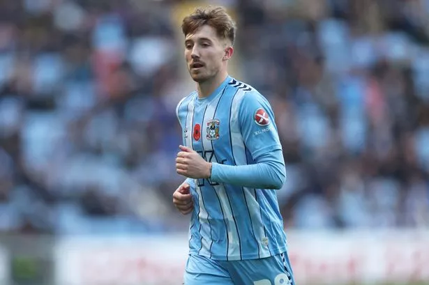 skysports-news: Following a 40-minute meeting with Wrexham Gm, the star Central Midfield from Coventry City officially signed a three-year, €13.4 million contract with Wrexham. According to Fabrizio, Phil Parkinson then provided an update on Wrexham AFC’s transfer after…..