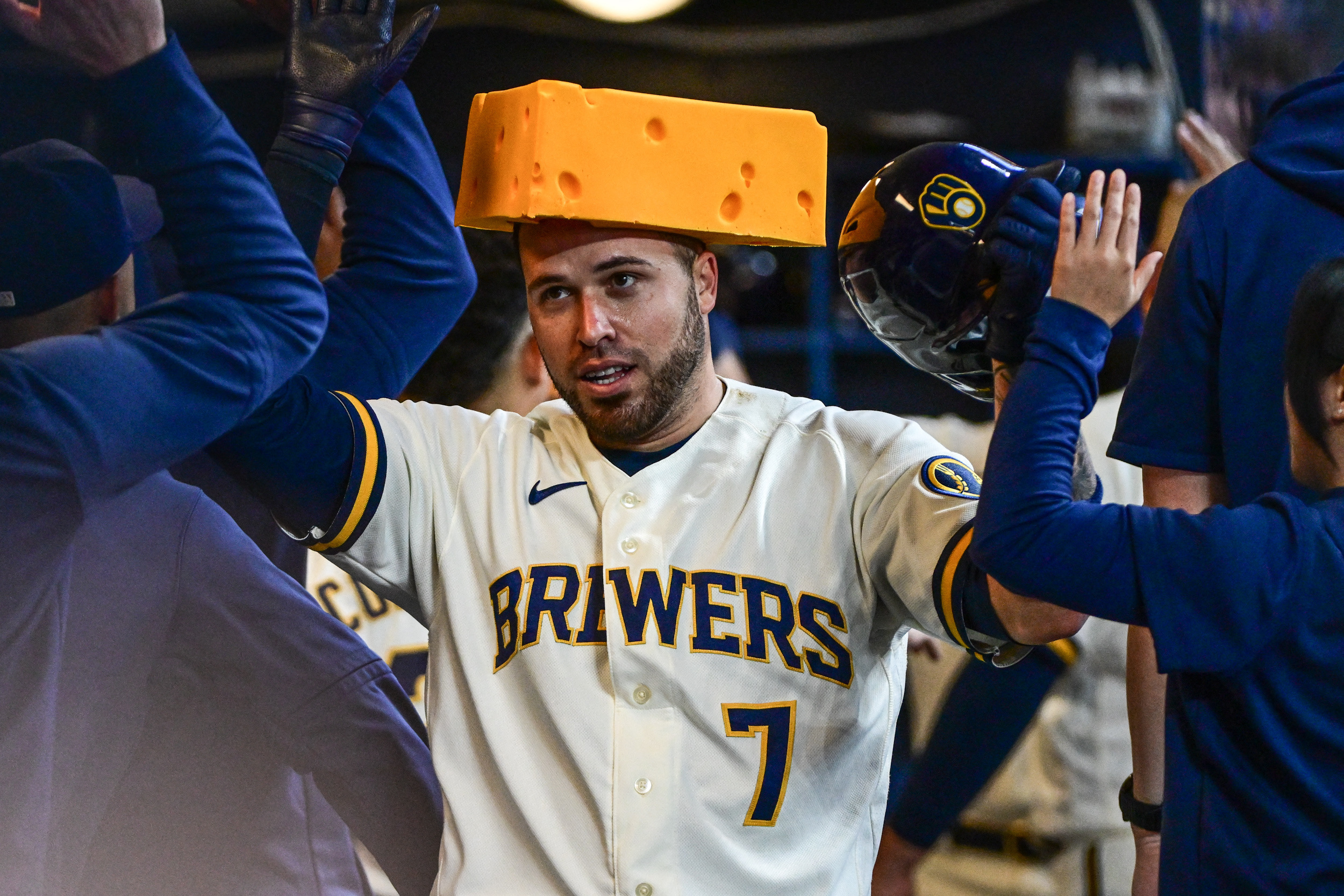 Noticias de MLB: El cazador de ases de los Houston Astros ha declarado oficialmente su salida al lugar, según un informe de insider. El catcher firmó oficialmente un contrato de tres años, 91,4 millones de dólares, después de una discusión de 25 minutos con el entrenador principal del Padress. Según ESPN, el lanzamiento de los Tampa Bay Rays silencia a los Houston Astros en una victoria crucial en la serie de carreteras debido a…..