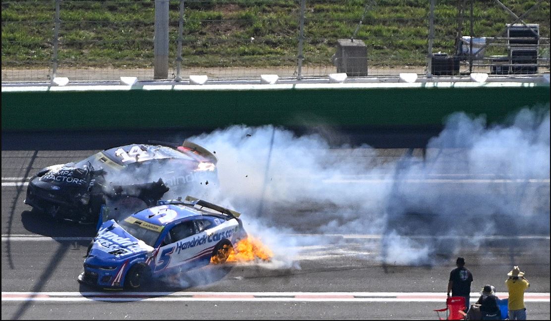 Breaking News: Accident Show Off At Kansas, The NASCAR Play