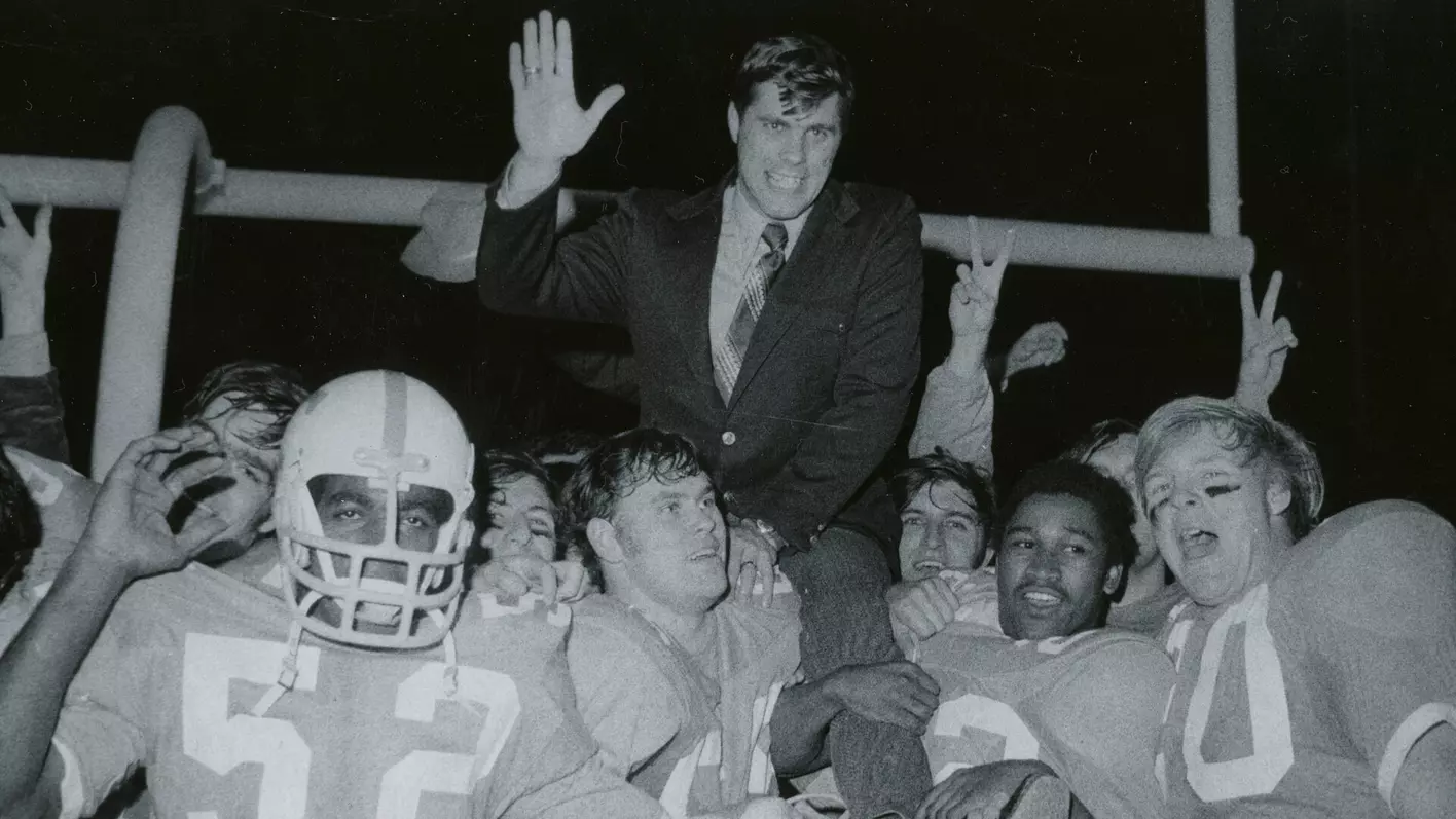 RIP: Former Tennessee Football Head Coach Bill Battle Passes Away…
