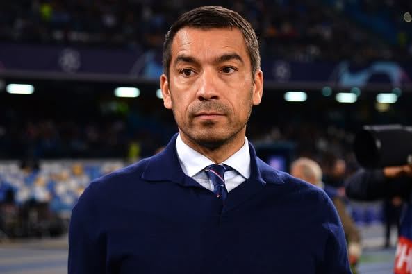 Stem van Giovanni van Bronckhorst: Welkom bij Feyenoord, ik kom in januari naar Feyenoord om het team te managen en minstens 3 drie trofeeën te winnen…lees meer