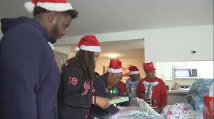 BREAKING: Former LSU football player returns to his hometown to deliver Christmas gifts to families