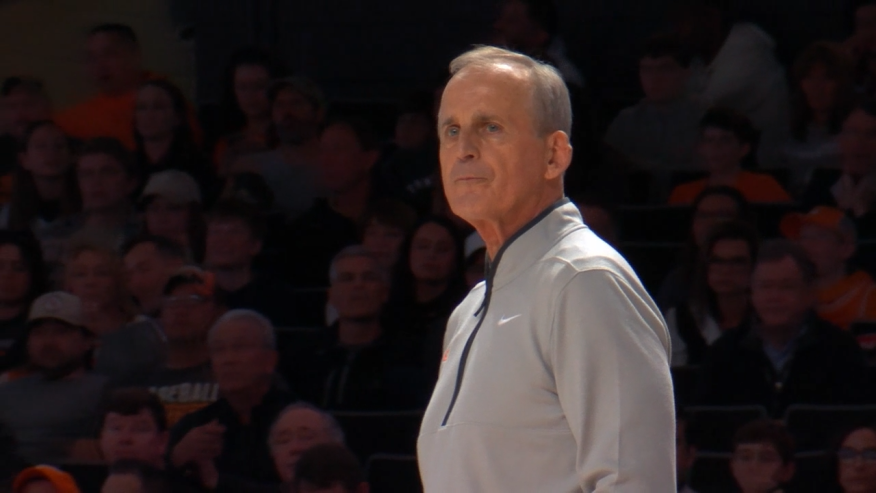 Vols late-game comeback falls short, Tennessee drops in heartbreaker to Vanderbilt, 76-75