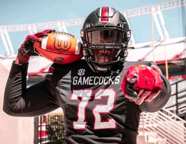 Clemson Tigers 5-Star Commit Stuns College Football World with Decision to Flip and Join South Carolina…
