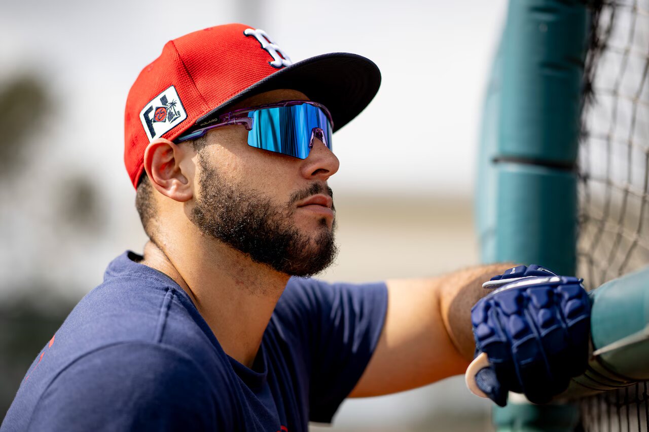 Red Sox outfielder contacts GI virus, shut down from baseball activities