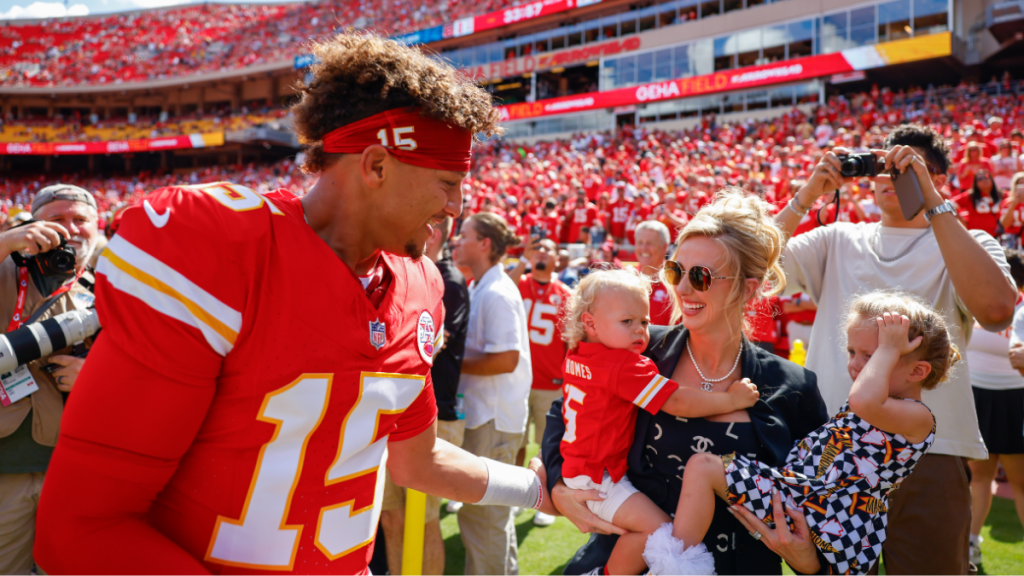 Breaking news: Brittany Mahomes shares closer look at Chiefs QB Patrick Mahomes’ new hairstyle .due to.. see more …