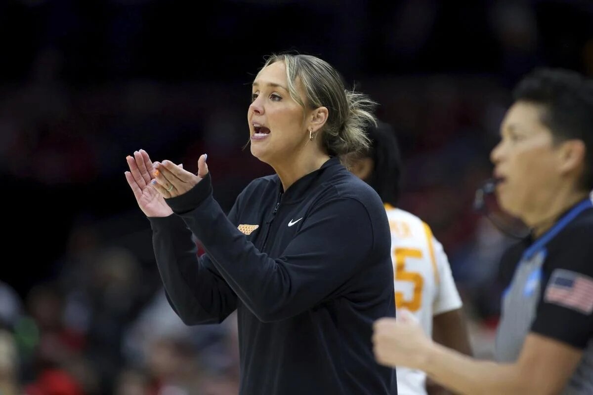Tennessee rewarded Lady Vols coach Kim Caldwell with contract extension after debut season