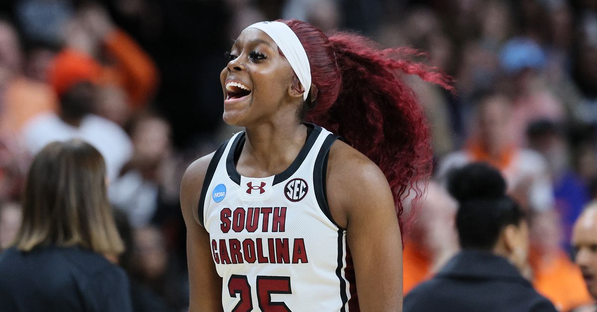 Gamecocks weren’t going to let Raven Johnson leave, teammates speak