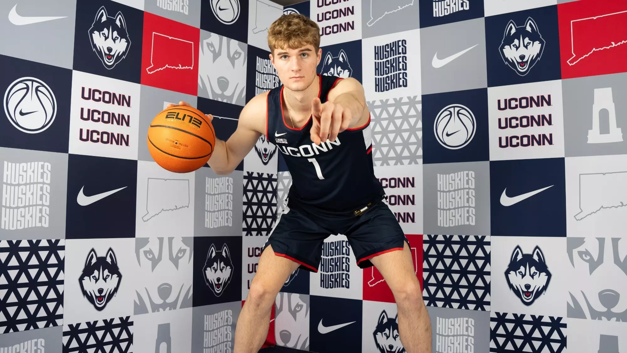 Unbelievable: Five-Star Forward Liam McNeeley Turns Down Massive $15 Million Deal From Florida to Finish His Career with UConn Huskies Basketball. Stating…REad more