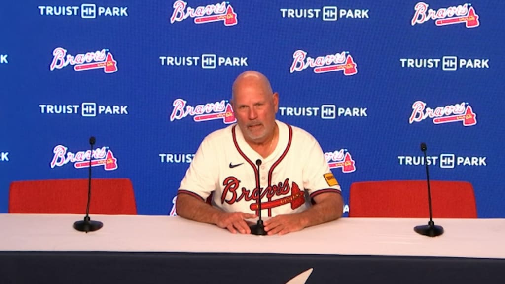 Braves coach Brian Snitker shares worrisome message on his retirement