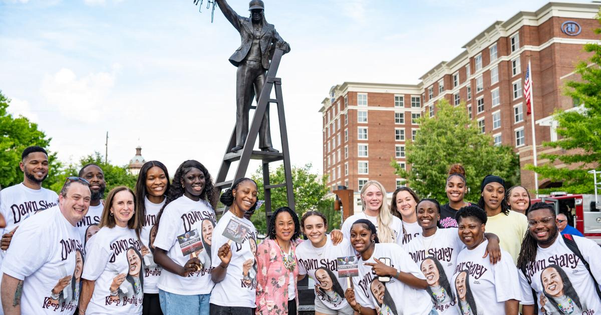 South Carolina coach Dawn Staley sends huge message following her statue ceremony