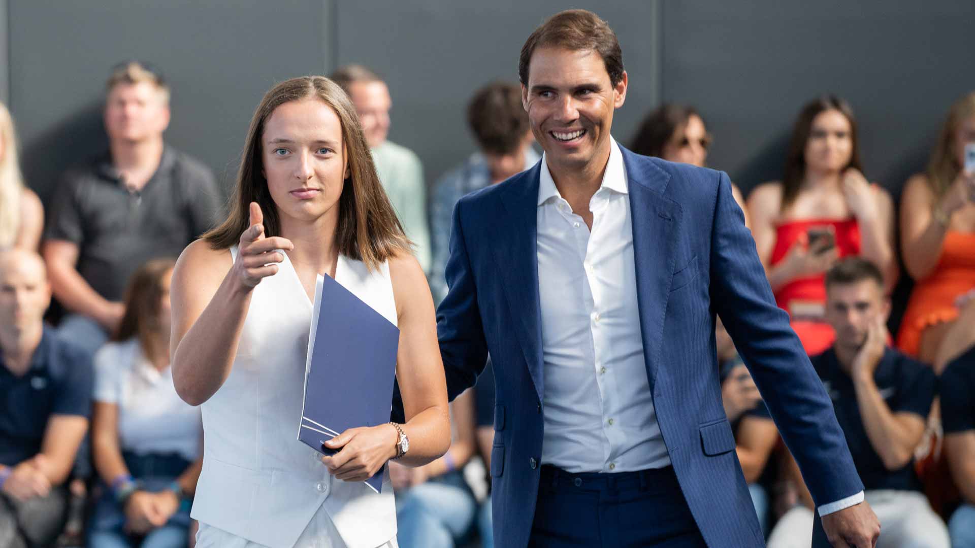 Iga Swiatek sends 3 word emotional message to Rafael Nadal at French Open ceremony