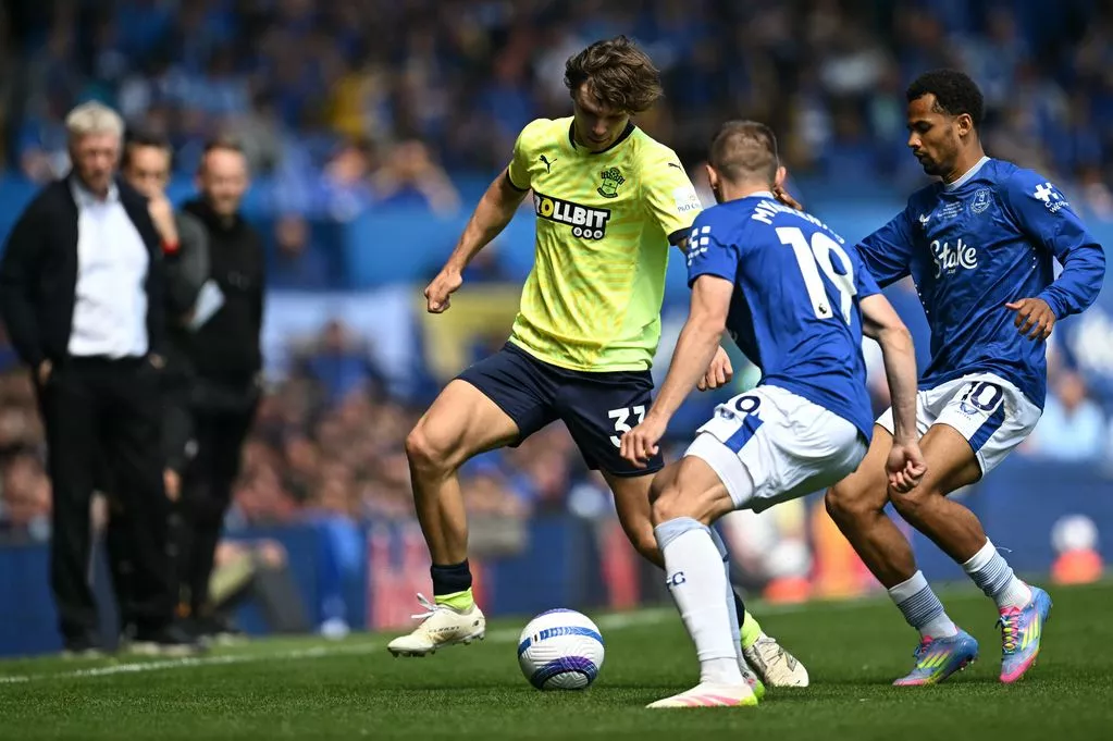 Southampton chief issues transfer warning to Everton over Tyler Dibling deal