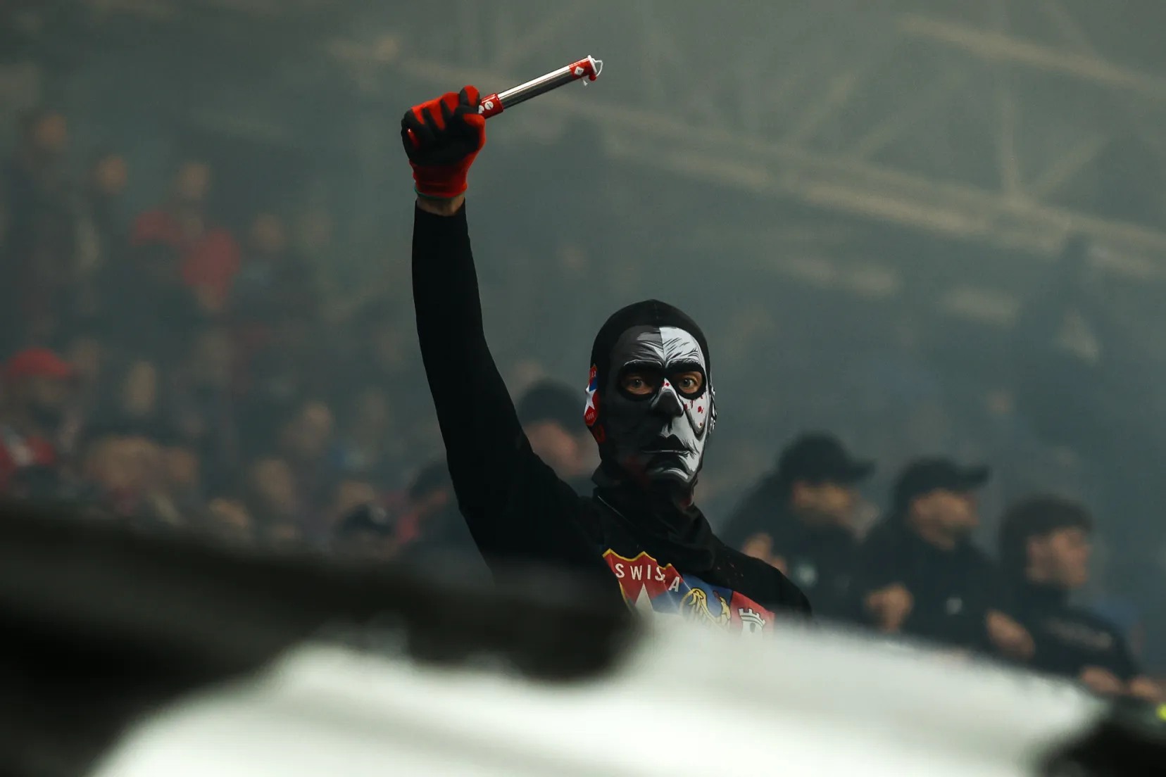 Pirotechniczne zabawy kibiców Wisły i Ruchu. Uszkodzenia na stadionie… Read more