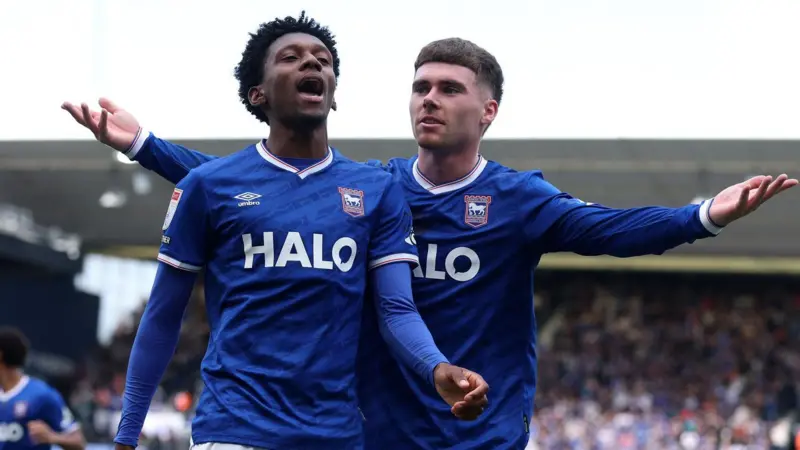 Former Premier League coach was at Ipswich vs Norwich as Man United legend hunts for town job